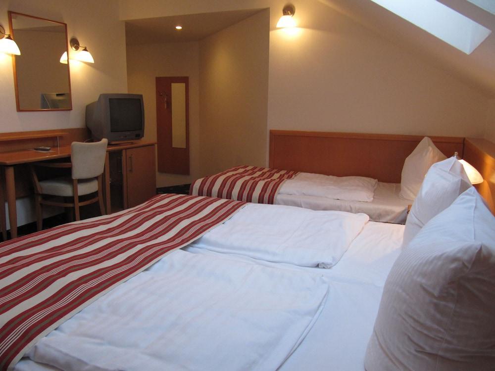 Otel Machova Prag
