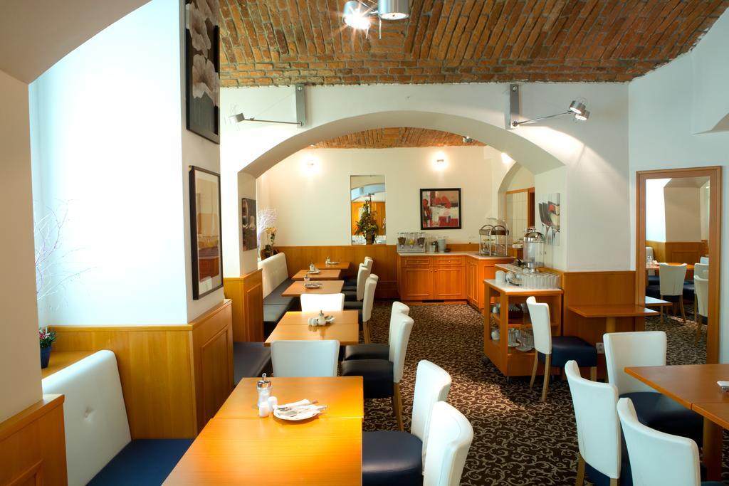 Machova Otel