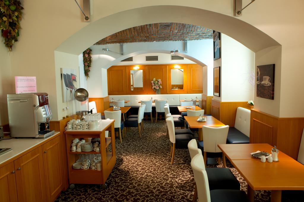 Otel Machova 3*