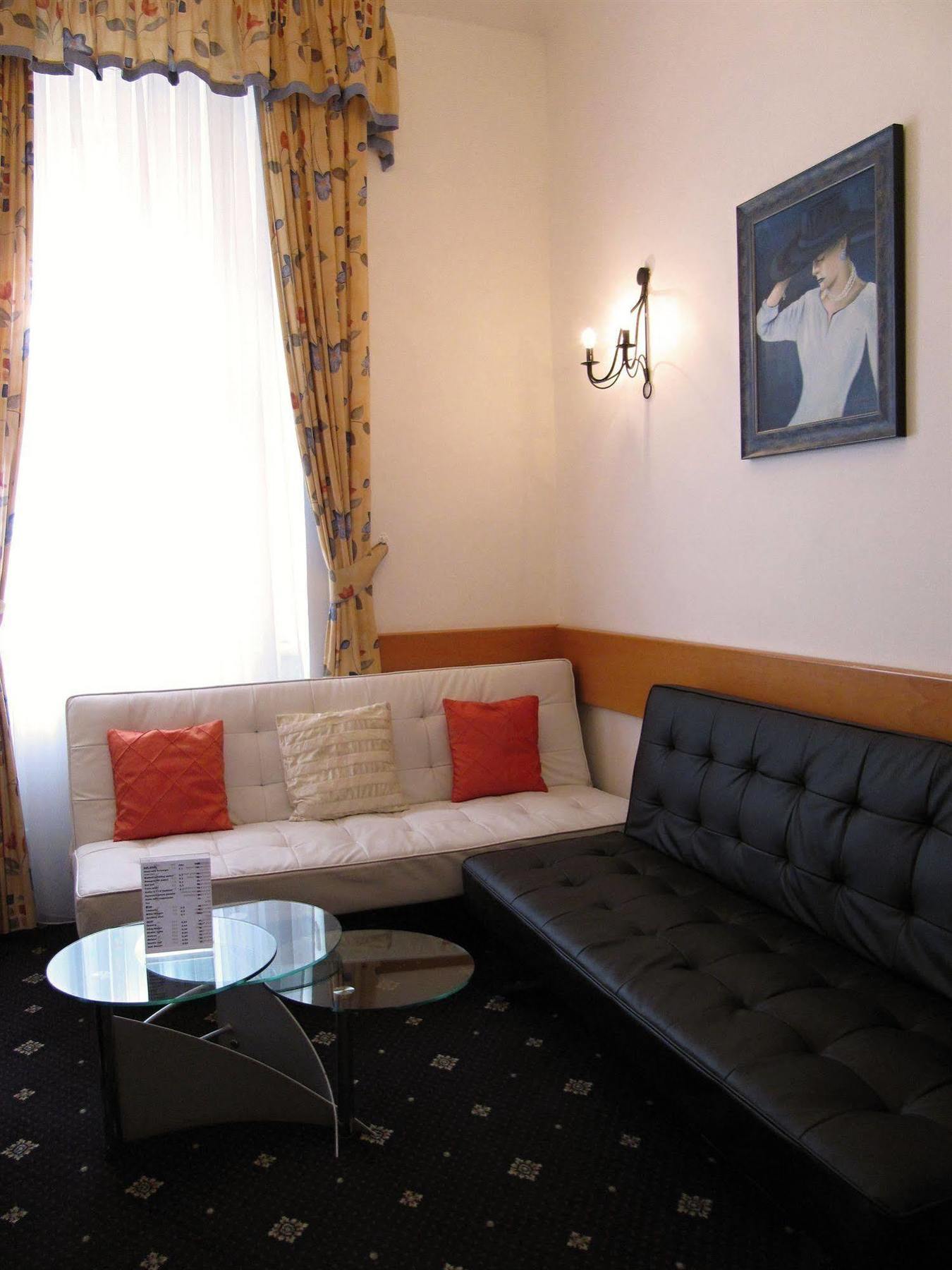 Machova Otel